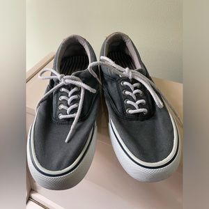 Speedy boat shoes - size 8